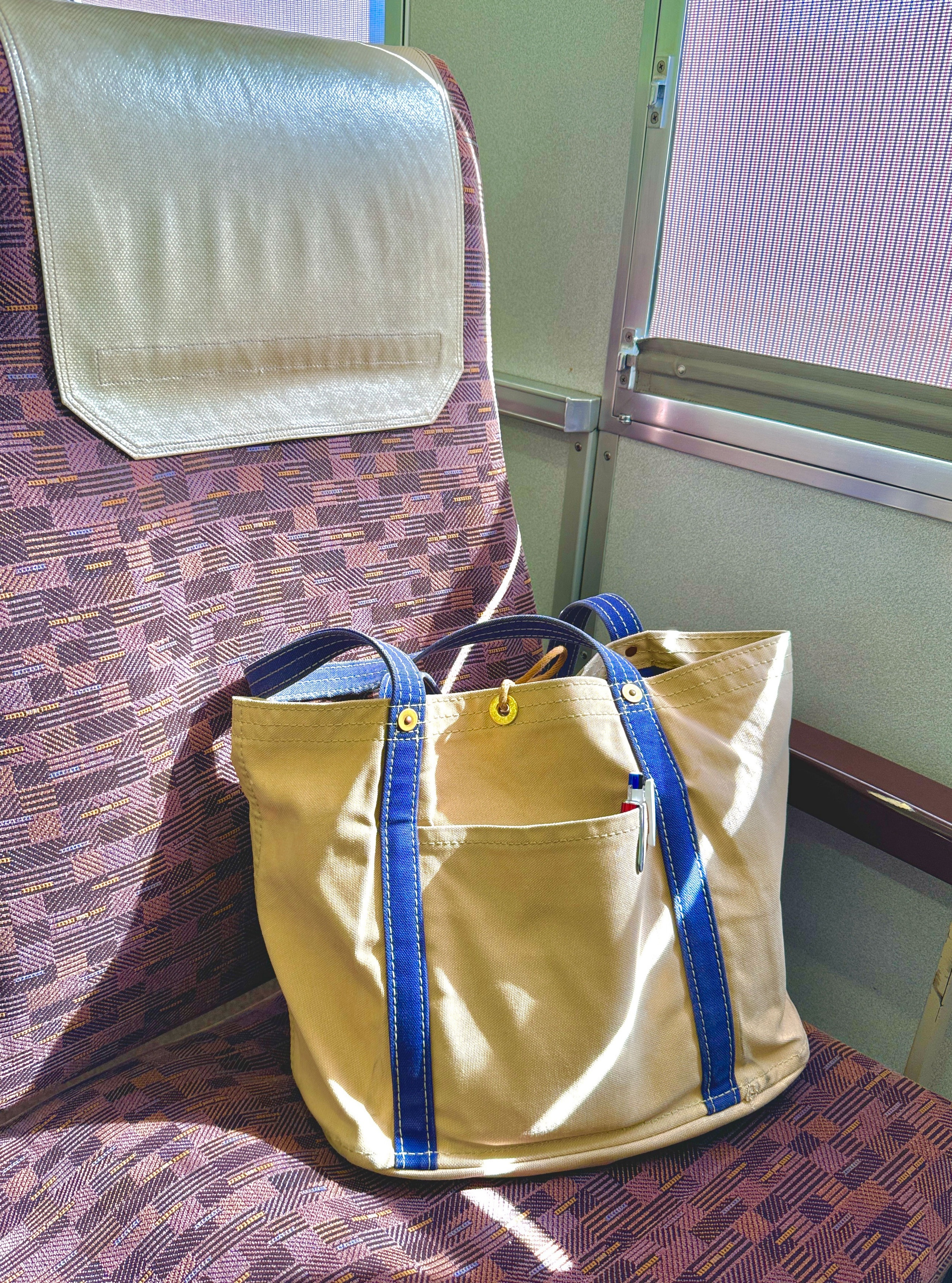 一澤信三郎帆布のトートバッグひとつで旅をする[旅]